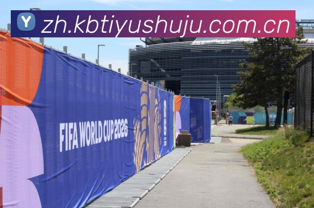 米卡尔布里奇斯在现代篮球赛场上的突破与全面表现解析-深度解析 米卡尔布里奇斯在现代篮球赛场上的突破与全面表现解析-深度解析